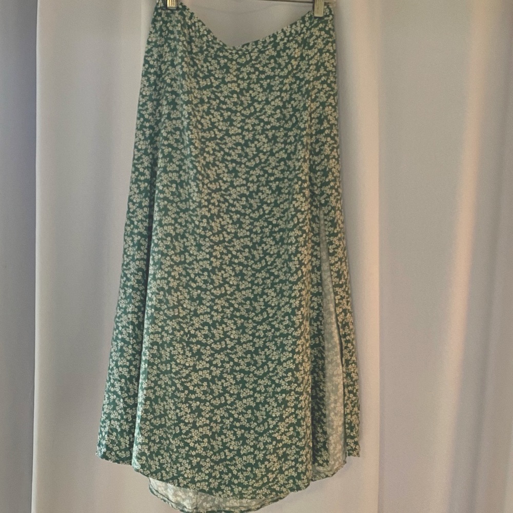 New: Floral Light Green American Eagle Maxi Skirt - Picture 3 of 5